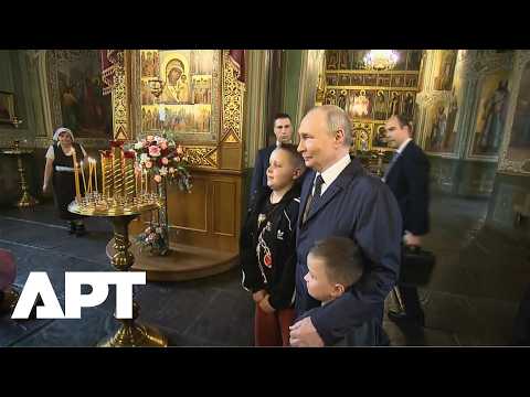 "Where are you from?" Putin Chats With Locals During Visit to Orthodox Cathedral & Mosque in Kazan