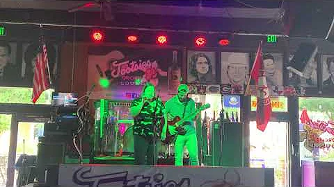 Heather McCoy singing at tootsies 42
