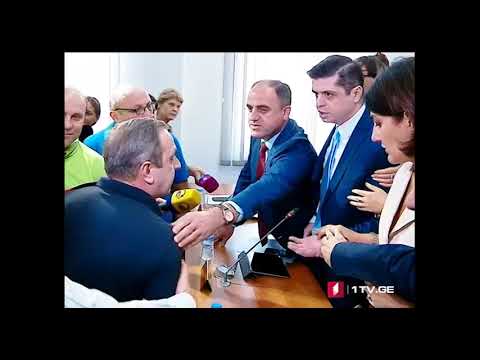 სემეკ ის სხდომაზე ხმაური იყო