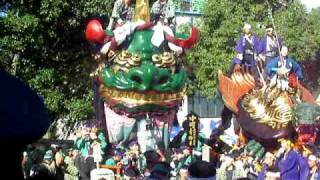 20101103 神社前を青獅子が出発