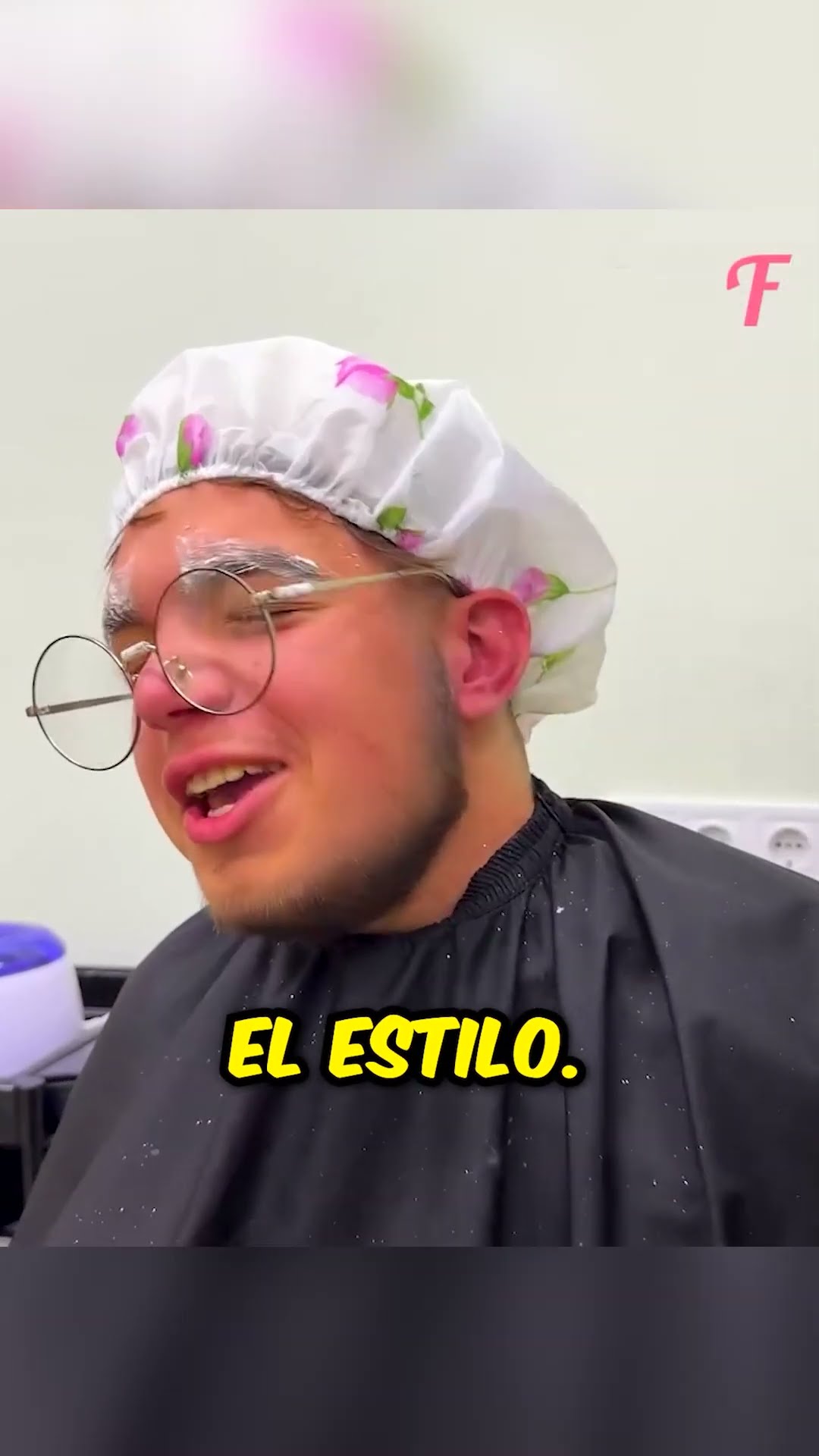 Las chicas se burlaron de su apariencia, ¡así que se hizo un cambio de look! ?
