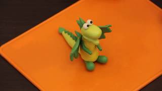 Лепим дракончика из пластилина. We sculpt a dragon from plasticine.