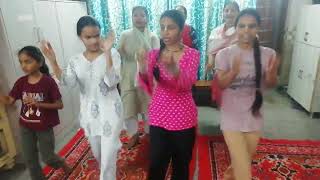 Hare krishna Delhi Isckon Temple ki tafar sa hota hai jis ma bhagwat geeta pe prawachan hota hai 🙏 