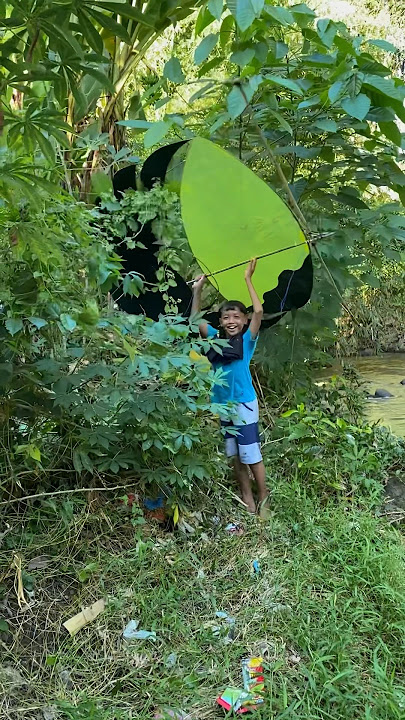 Rejeki Anak Soleh Bocil Dapat Layangan Nemu Di sungai