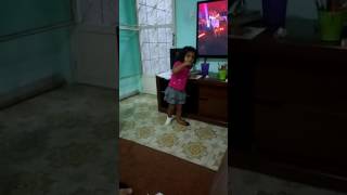 Bia Trocando As Bolas.