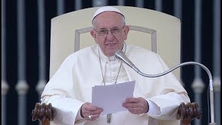 Pope explains significance of gestures and words during baptism in General Audience
