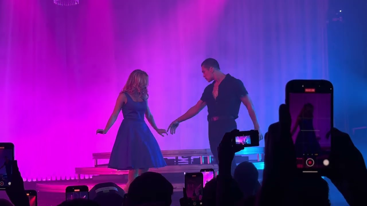 Fame Is A Gun - Addison Rae (Live in Manchester)