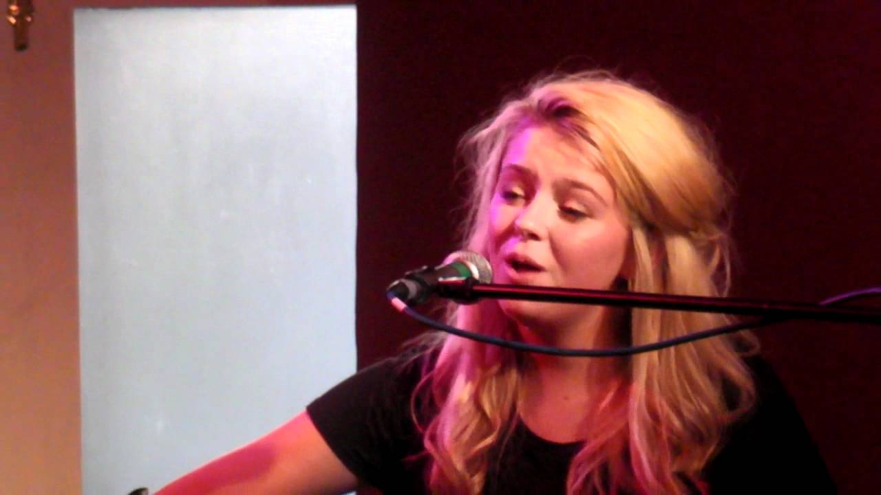 CASI WYN..Live at The Ebenezer Chapter Sessions,Blue Sky..29/7/2011.