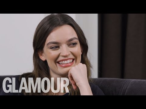 Sex Education’s Emma Mackey: Her teenage embarrassment around sex, porn & masturbation | GLAMOUR UK