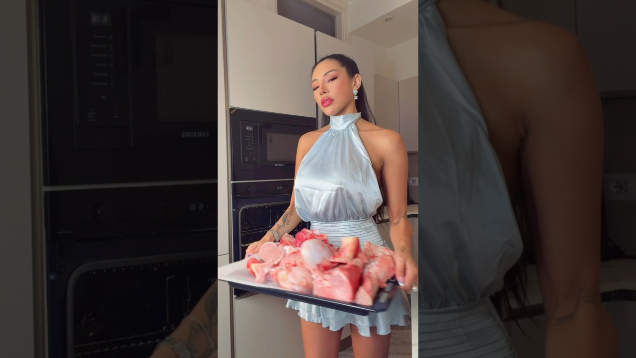 Bone broth… but make it beauty. ✨This is what I drink for strong nails, glowing skin