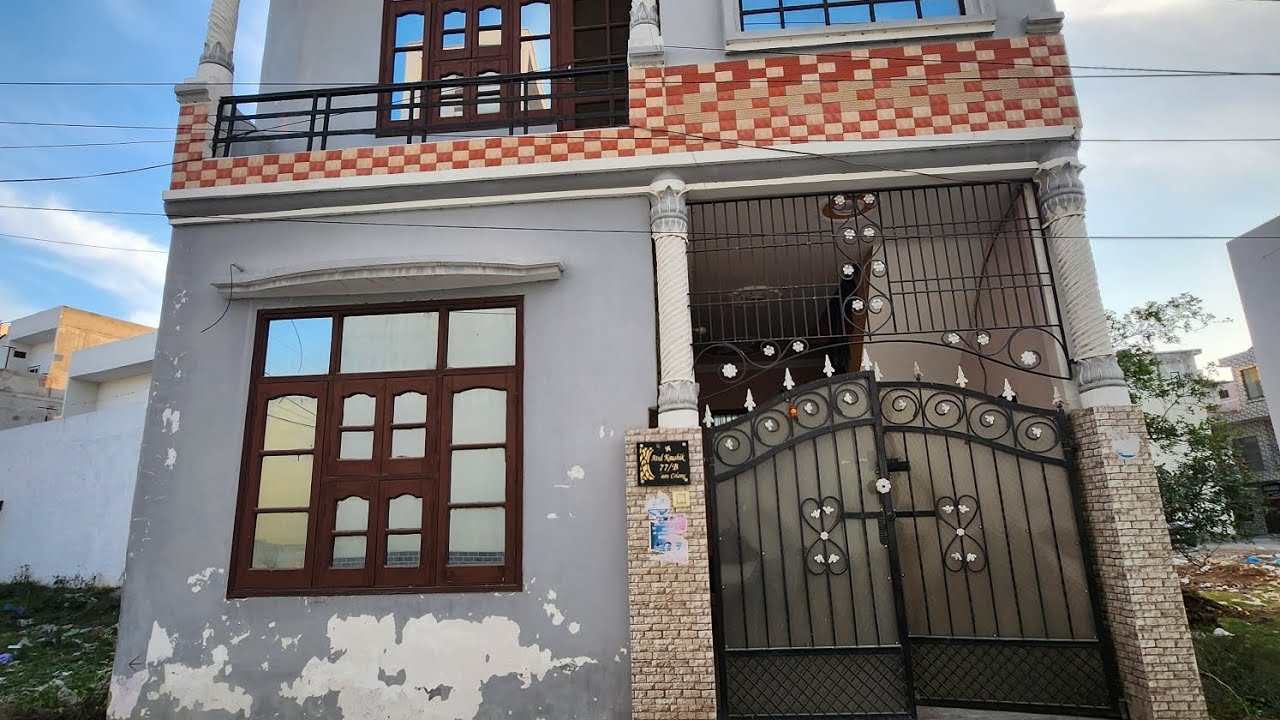 60Gaj house for sale, great location budget house. 
