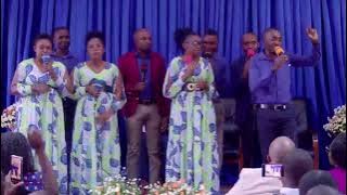 Jesus my king - live on stage loud cry. singers