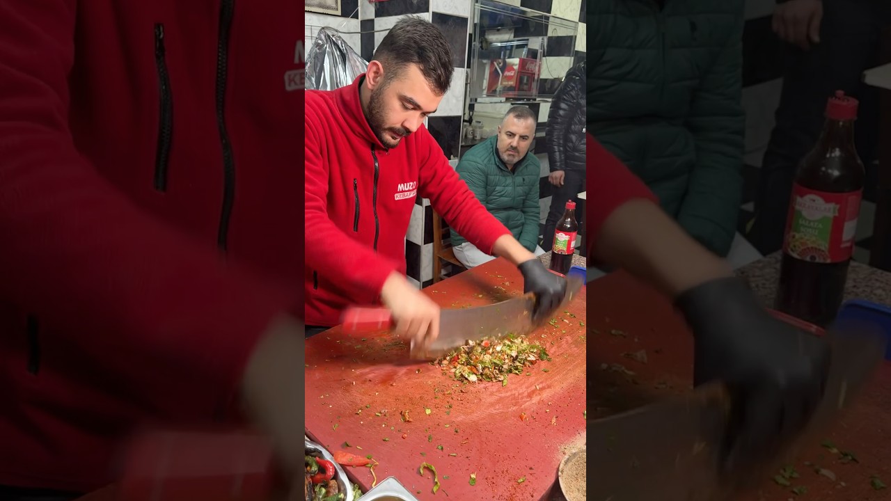 Bu Kebapçıda Tüm Kebaplar Zırhtan Geçiyor! #reklam #viralvideo #shortsfeed #youtube #video Bu Kebapçıda Tüm Kebaplar Zırhtan Geçiyor! #reklam #viralvideo #shortsfeed #youtube #video