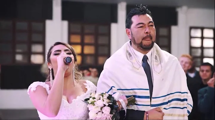 Noiva entra cantando Yeshua e Acontece algo sobren...