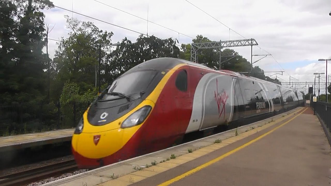 Trains at Wolverton 1/7/16