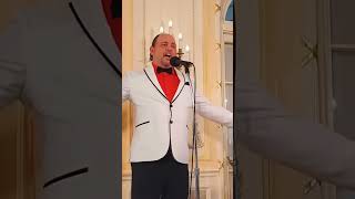 The Great Tenor Johnny Ferretti  the last spectacular note of nessun dorma at Café Elysium! #opera