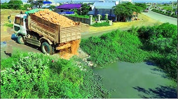 Good Start New Project With Work,Skill Bulldozer Operator Pushing Soil 5Ton Dump Truck Filling land