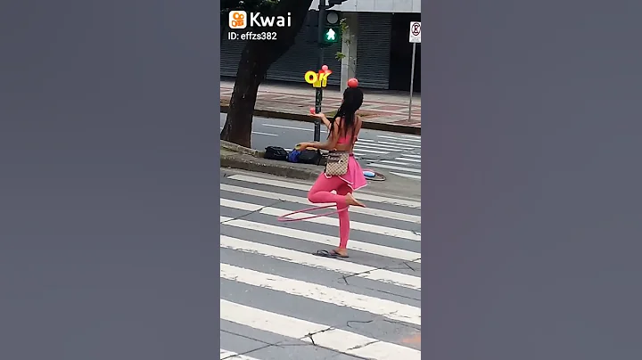 Olha a Joyce galera a menina manja no malabarismo ...
