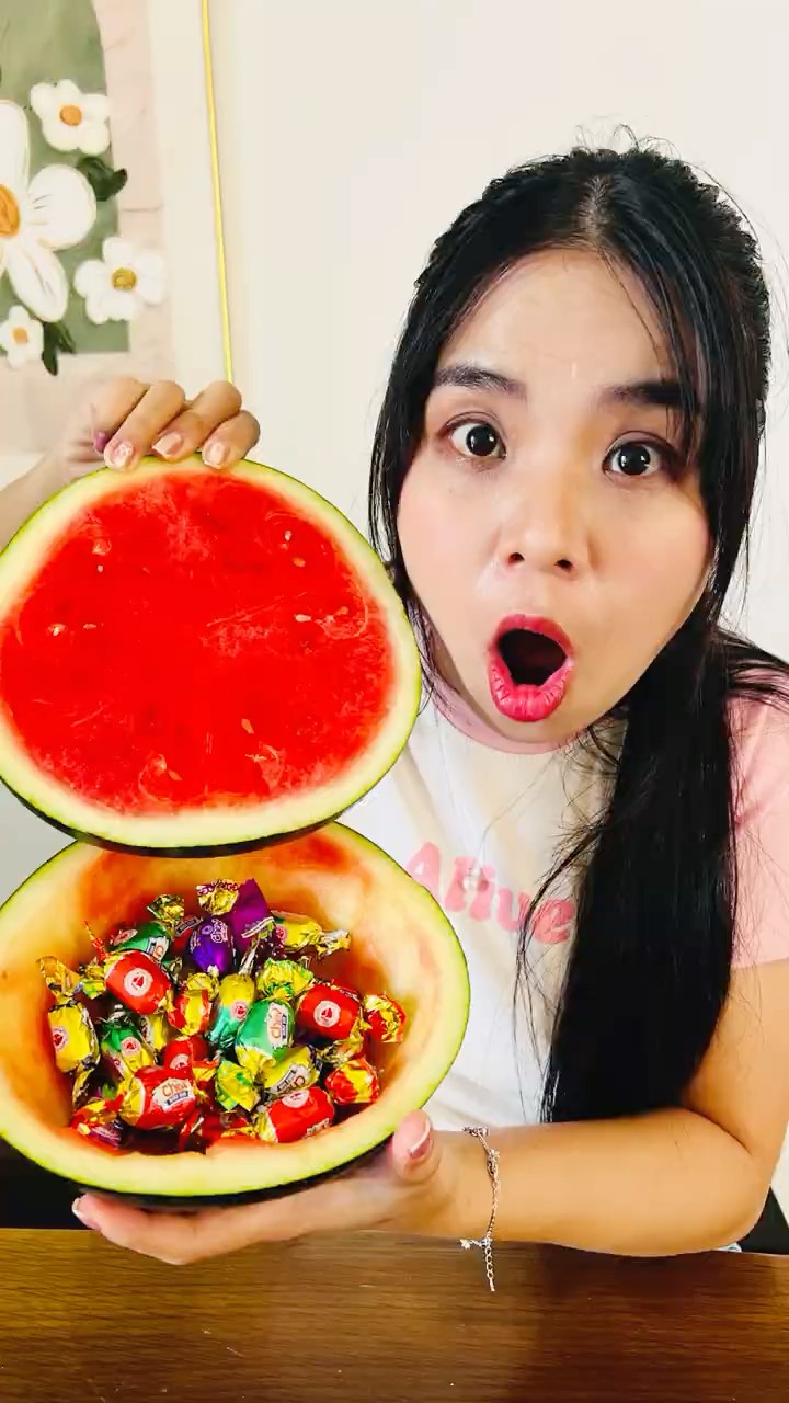 LNF - ??‍♀️Con gái siêu lầy lén ăn kẹo ? trước bố || Sneaky candy time ??❗️#shorts #funny