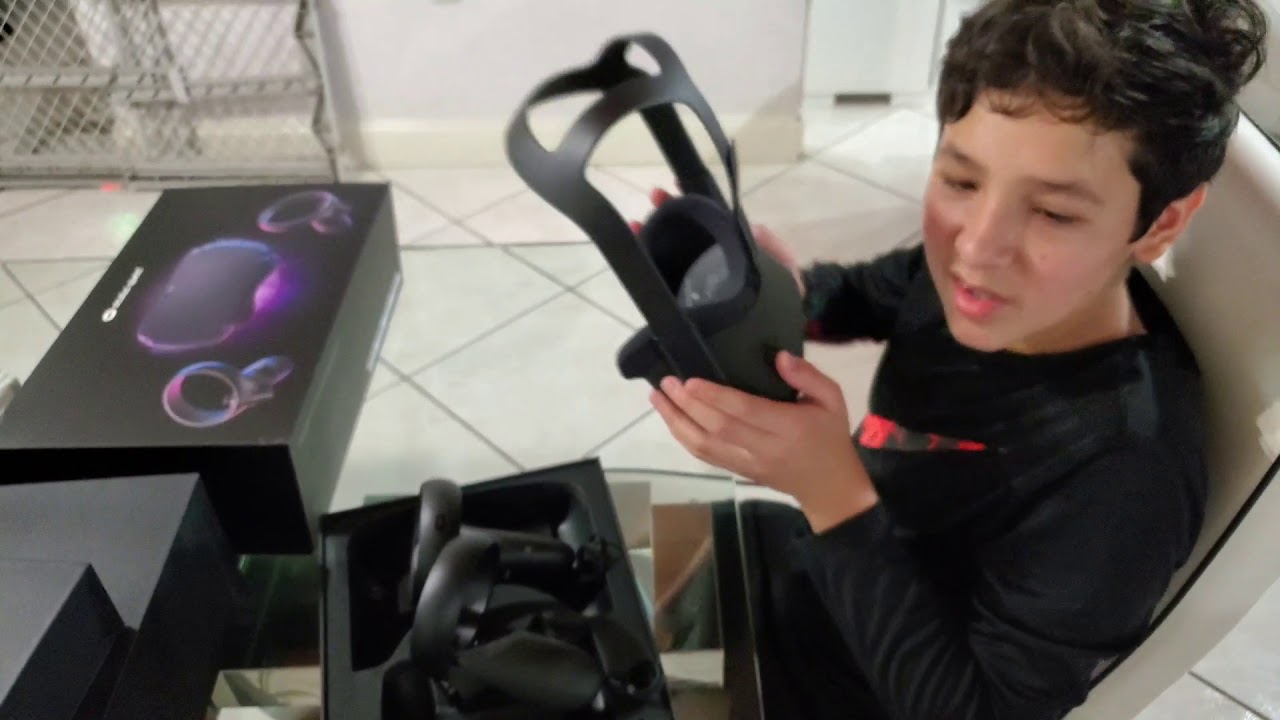 Oculus quest gaming VR headset unboxing .