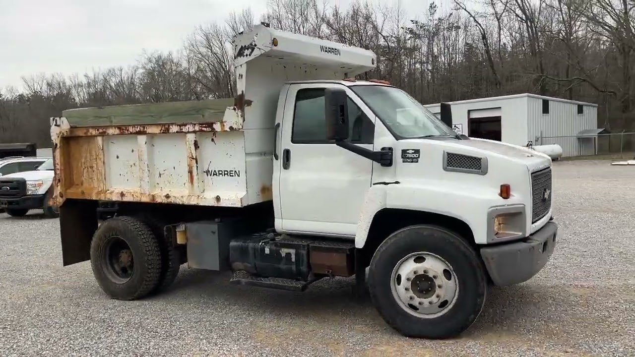 Lot 707 - 2003 Chevrolet C7500 Dump Truck 