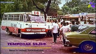 Hamid Gurkha dan Darma Harun naik bas mini