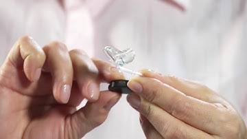 Opn BTE13 PP - How to place the hearing aid with mold on the ear