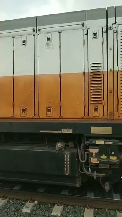 Suara idle mesin lokomotif CC206 #Shorts