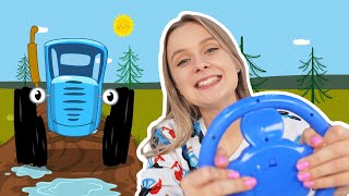 Алиса как взрослая первый раз поехала на машине - Синий трактор и Алиса влог для малышей