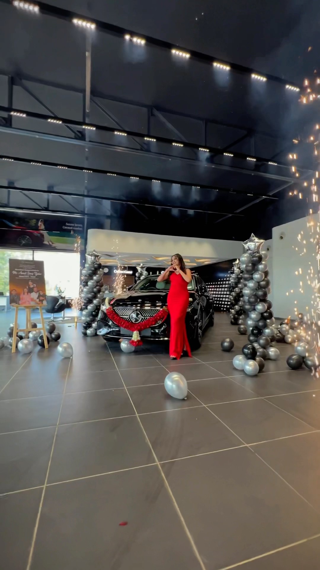 Bindass Kavya ki Mercedes Benz Black Lady #bindasskavya #mercedes #millionaire