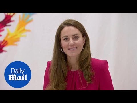 Vidéo: Kate Middleton De Duchesse à Baby-sitter?