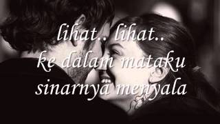 bertakhta di hati-faradhiya with lyrics