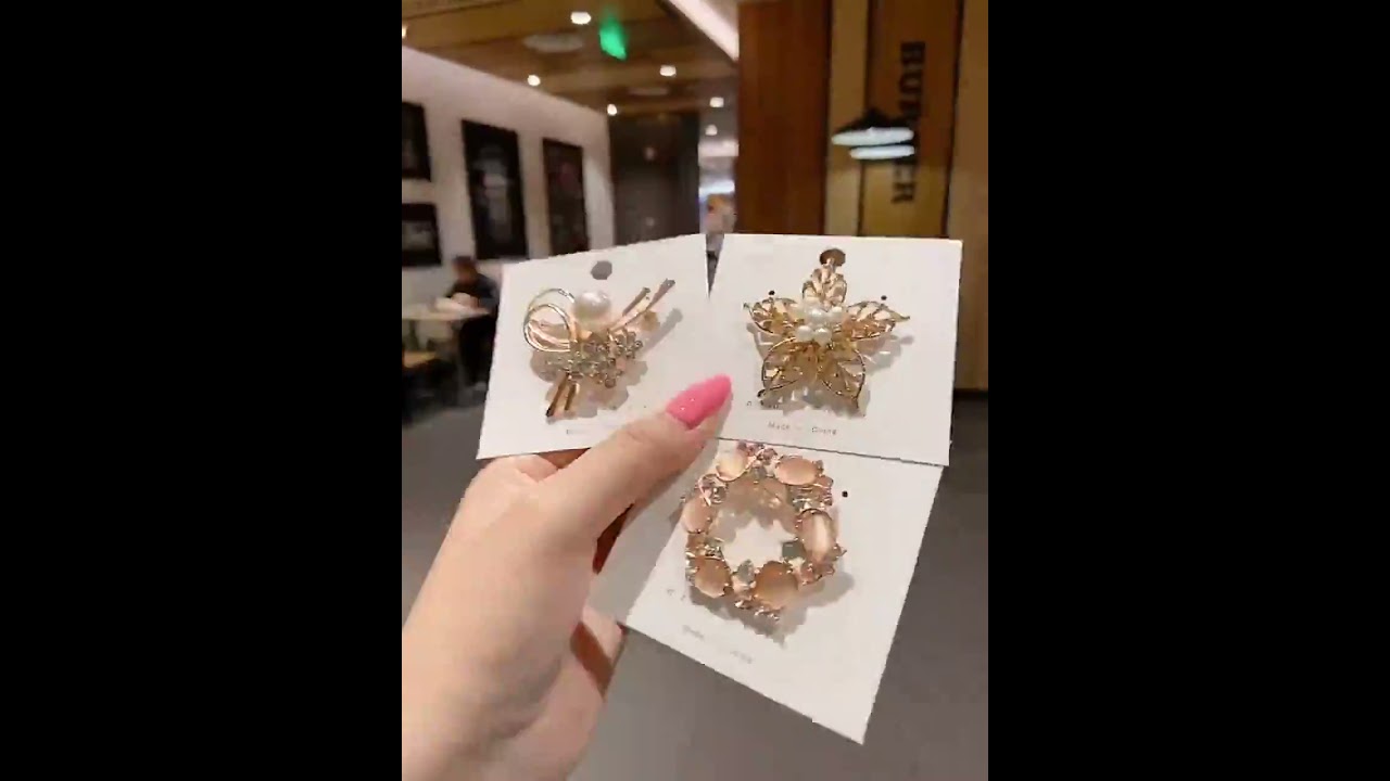 Ghim cài áo hình hoa đính kim cương và ngọc trai nhân tạo dễ thương để trang trí quần áo