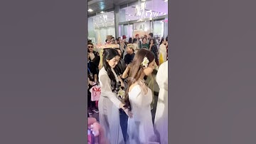 Con gái lớn của MC Quyền Linh ân cần theo sau em gái tại sự kiện, chị gái của năm chính là đây!