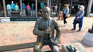 Faneuil Hall Market Place / Quincy Market  Food Court in Boston