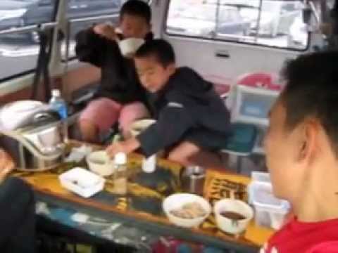 ハイエースの中でゴハンを食べよう 車中泊と車内食事 Wmv Youtube