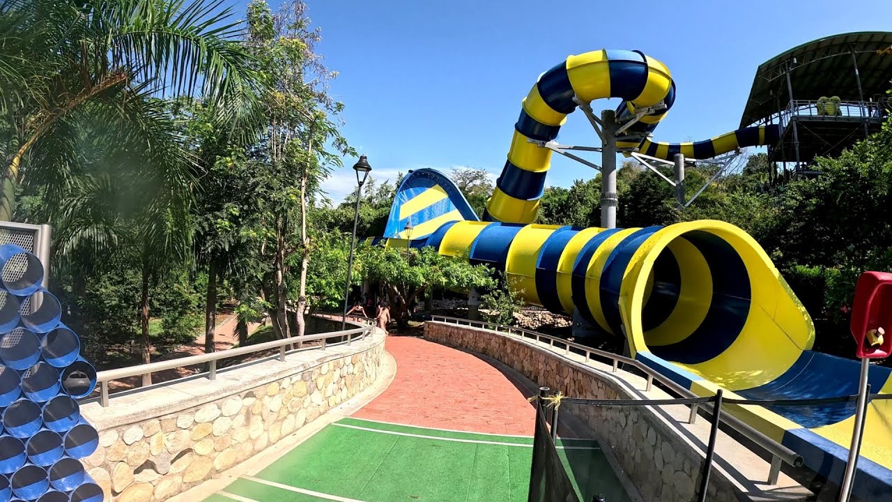 UN DÍA EN PISCILAGO - PONIENDO A PRUEBA SUS TOBOGANES