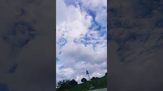सुंदर पांढरे ढग आणि रोड ट्रिपचा आनंद #viral #shorts #roadtrip #clouds #status #viralvide