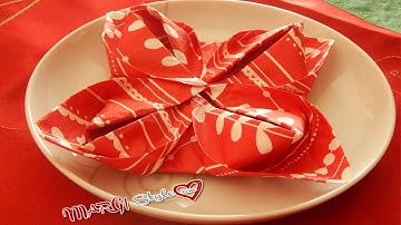 Come piegare un tovagliolo di carta a stella per Natale