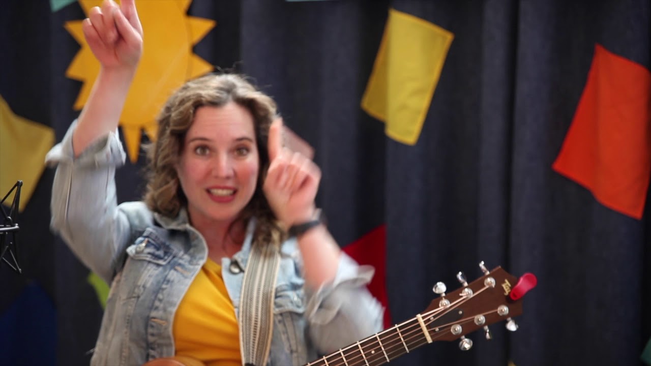 Un Momento con Nathalia I EP. 1 'Dinosaurs' I Bilingual Web Series I Show Infantil