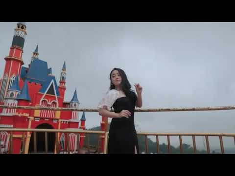 AZMY Z - RUNTAH Ft. IMP ID (Official Music Video)