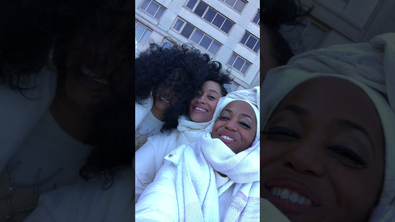 BTS -- Rhonda Ross, Tracee Ellis Ross, & Diana Ross at Macy's Thanksgiving Day Parade (2018) adlı videoyu YouTube'da izle BTS -- Rhonda Ross, Tracee Ellis Ross, & Diana Ross at Macy's Thanksgiving Day Parade (2018) adlı videoyu YouTube'da izle