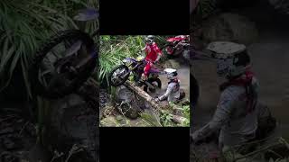 ATRAKSI TRABAS FREESTYLE MOTORCROOS MELEWATI POHON TUMBANG DI SUNGAI