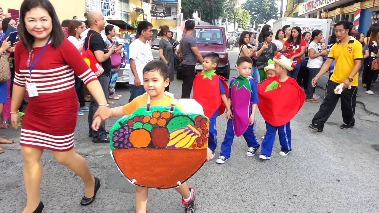 July 29, 2016 : Nutrition Month : Kids Costume : Go Grow Glow Foods Sample