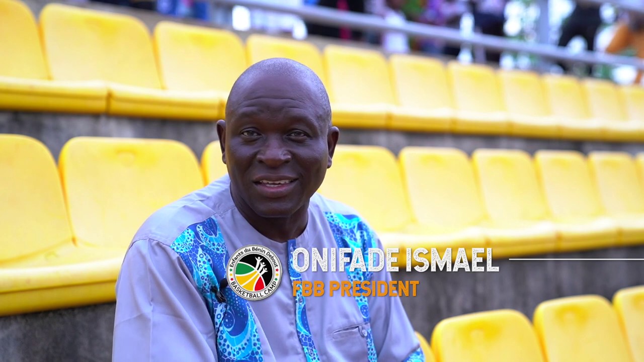 Enfants Du Benin Debout 2018