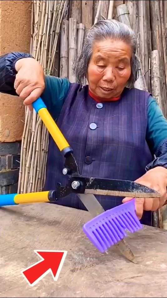 घमंडी बेटे?? ने मां??का कंघी ♨️तोड़ दिया ??_woodworking_skill #youtubeshorts #shorts #shortvideo