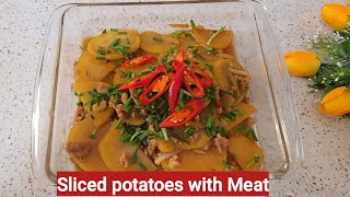 Sliced potatoes with Minced Meat (Simple and easy dish ready in 15 mins)