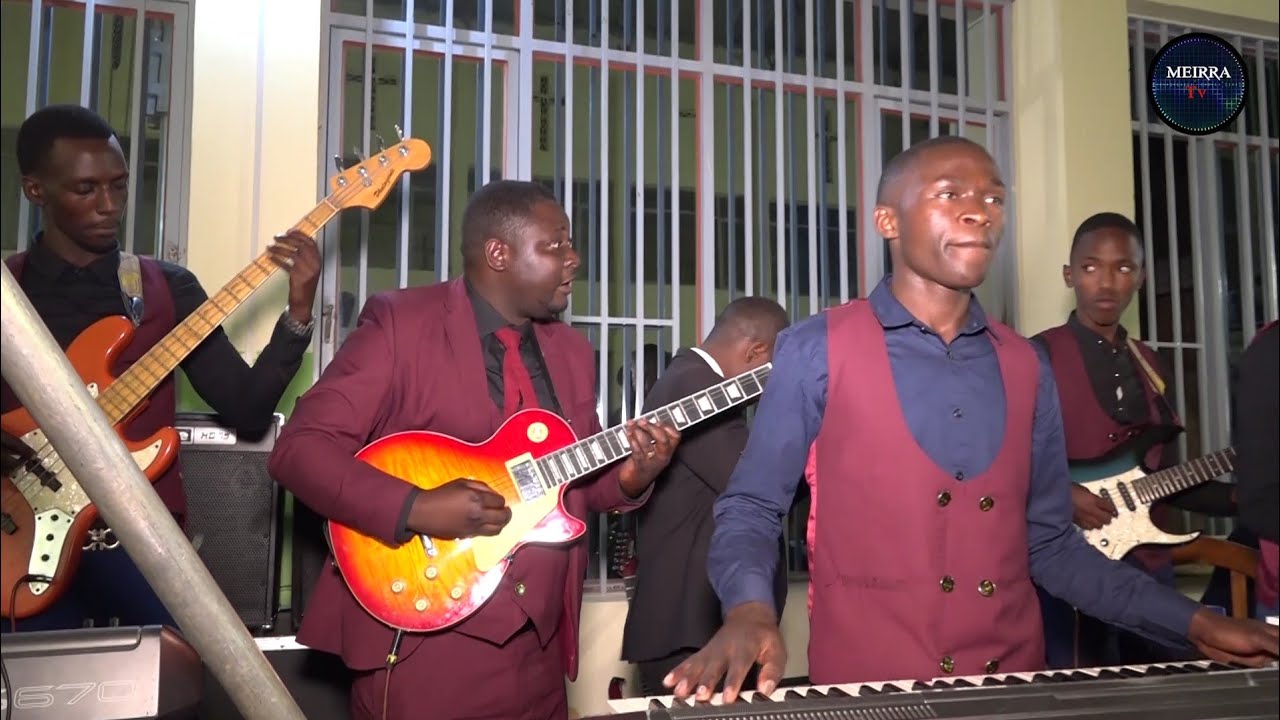 Gusenga kurakomeye//Chorale de l'Eglise de Pentecôte de Mutakura YouTube