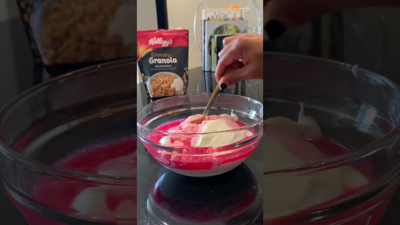 4-Ingredient Berry Jelly Cups