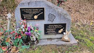 Grave Of Grandpa Jones And His Wife